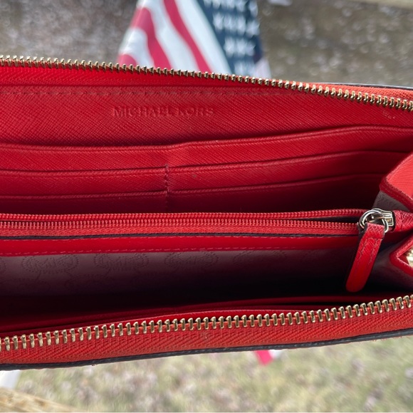 Michael Kors Jet Set ZA Continental Leather Zip wallet - Picture 6 of 16